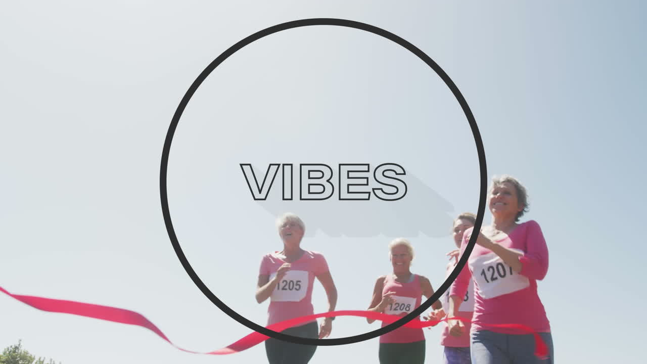 소셜 미디어의 애니메이션은 달리는 여성들의 텍스트를 진동시 ⁇ 니다.