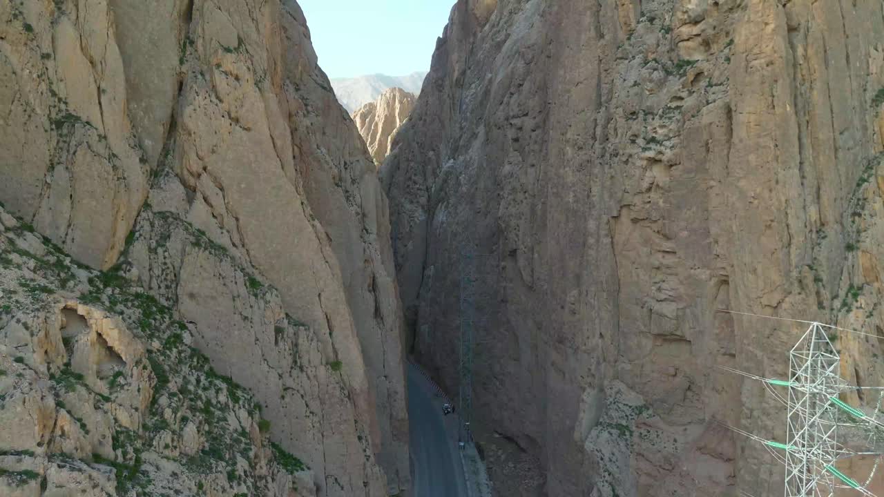 Vista aérea deslumbrante das belas montanhas no Afeganistão, exibindo seu esplendor natural e ambiente tranquilo, natureza montanhosa, natureza pacífica.