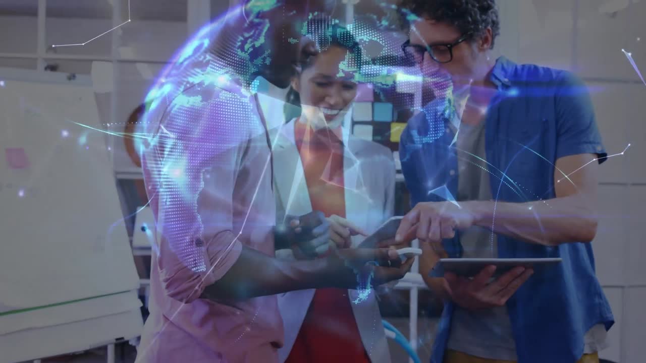 animación de la red de conexiones y el mundo sobre diversas personas de negocios en la oficina