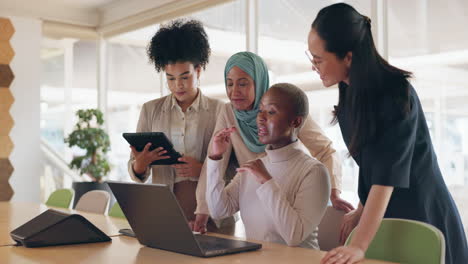 Diversidad,-Negocios-Y-Mujeres-Con-Laptop