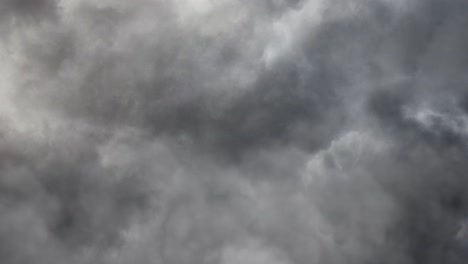 thunderstorms and dark clouds began to move