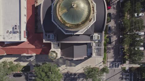 antena - toma vertical de la catedral ortodoxa griega de la anunciación en houston, tx