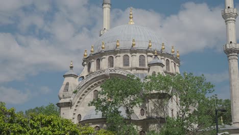 mezquita otomana en la ciudad de estambul.