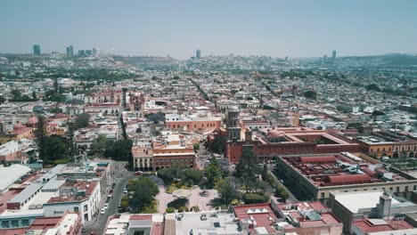 Vista-Frente-A-La-Plaza-Principal-Del-Centro-De-Querétaro