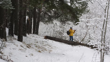 Photographer-on-the-snow