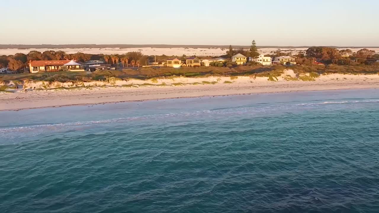 Drone, vedute aeree della spiaggia di Noosa, Sunshine Coast, Australia