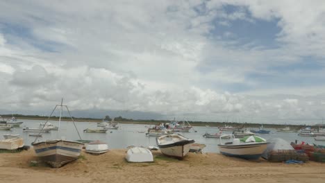 el lapso de tiempo del puerto pesquero de punta umbria en huelva en andalucía