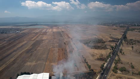 drone disparado durante un incendio forestal fuera de la ciudad de méxico