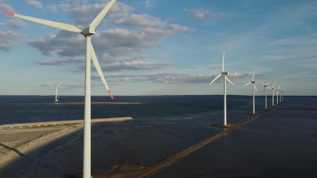 덴마크 티스테드 근해의 회전 풍력 터빈