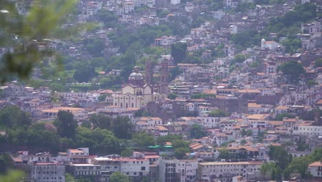 Teleaufnahme-Aus-Der-Ferne-Des-Tals-In-Taxco,-Mexiko