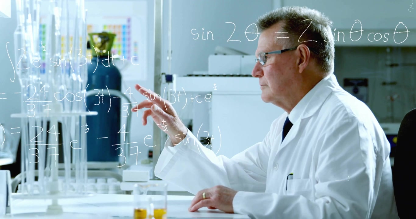 Ældre mandlig videnskabsmand kniber fingrene sammen i et laboratorium, mens svævende matematiske ligninger løser et kemisk problem.