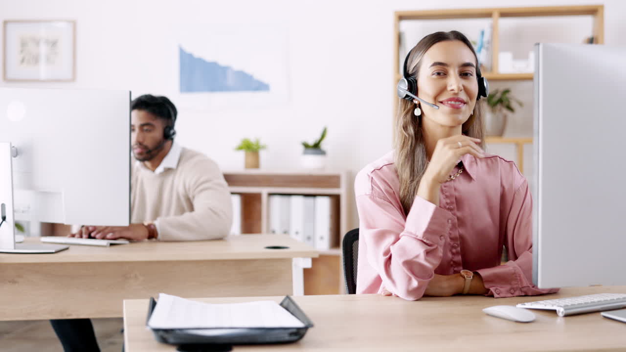 cara, negocios y mujer con telemarketing