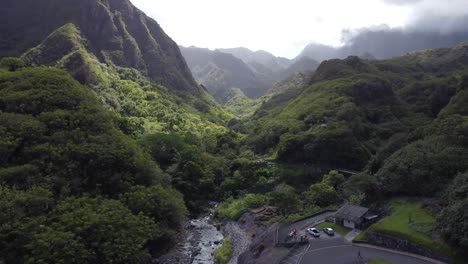 natural park in maui with beautiful mountains and peaks in the background