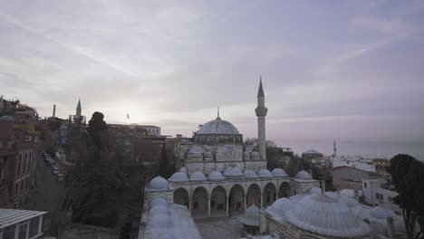 la mezquita de estambul al amanecer