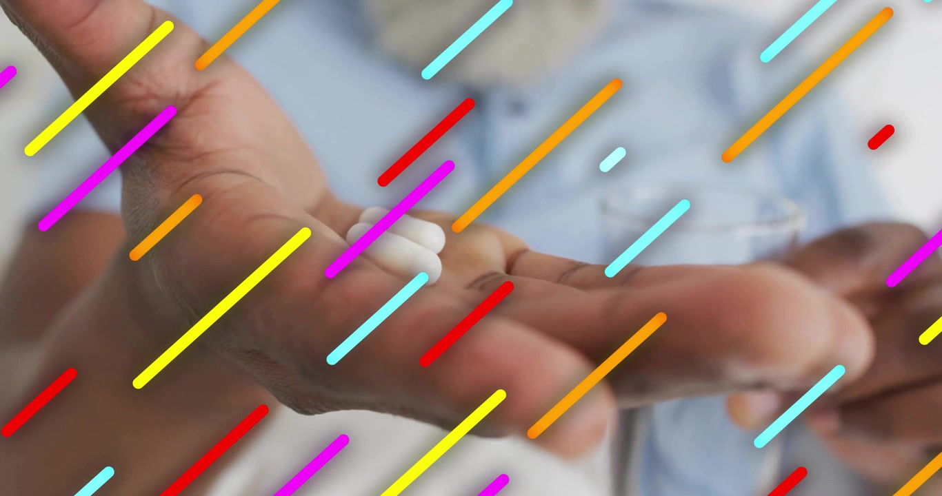 Paziente che sposta tre capsule bianche nel palmo della mano, alzando la mano verso la bocca e ingoiando il farmaco