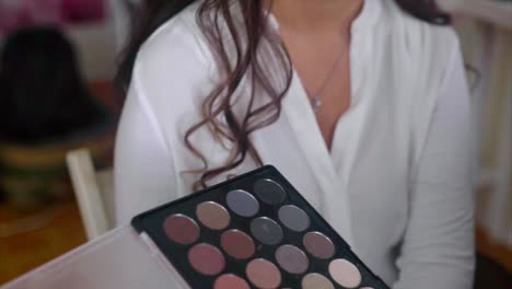 la novia se está preparando para la boda