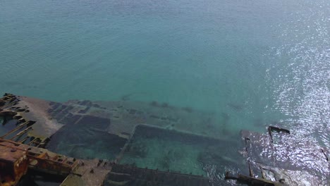 4K-Clip-Fliegt-über-Ein-Schiffswrack-Am-Tropischen-Strand-Von-Epanomi,-Nordgriechenland