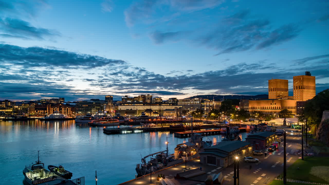 en el centro de oslo, el paisaje urbano del atardecer