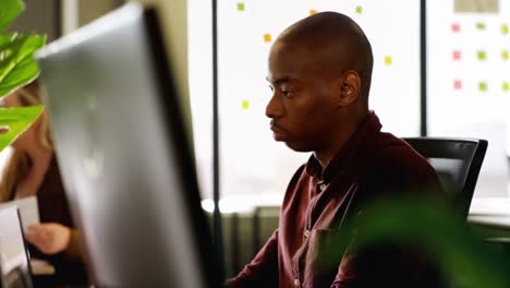 Male-executive-working-on-computer-at-desk-4k