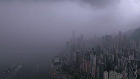 香港島上暴風雨和閃電襲擊