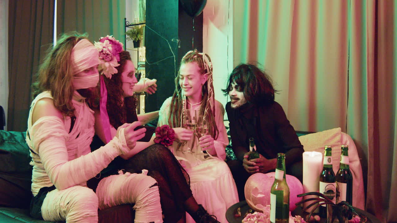 할로윈 파티에 온 친구들