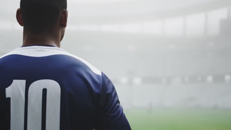 jugador de rugby de pie en el estadio 4k