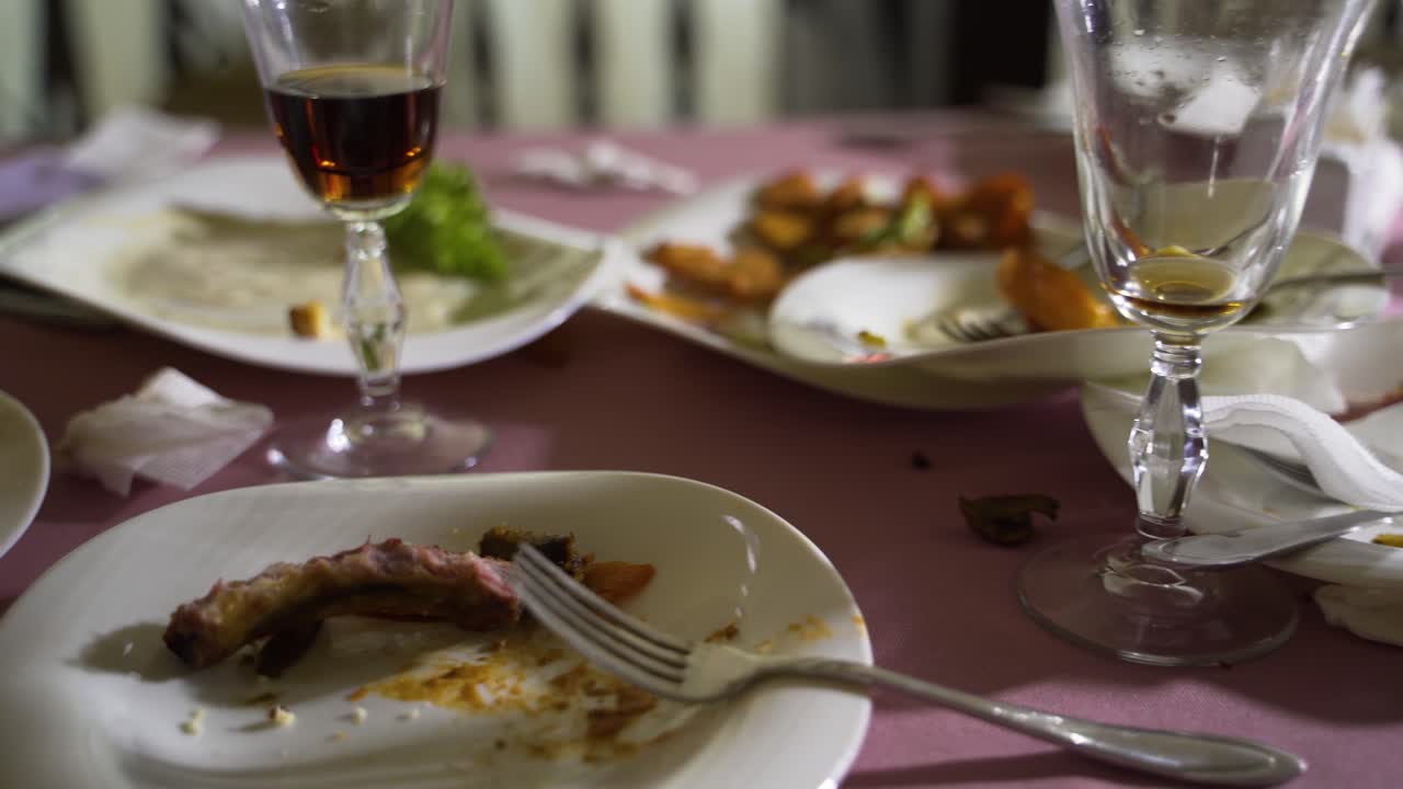 The empty after eating plates on the food table. The concept of the restaurant business.