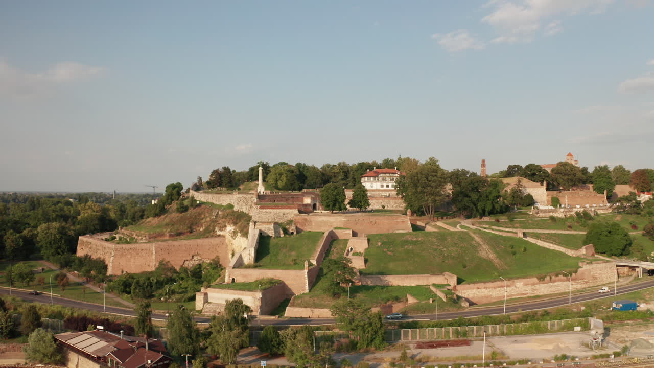 reenvío de drones sobre la ciudad capital de belgrado de serbia