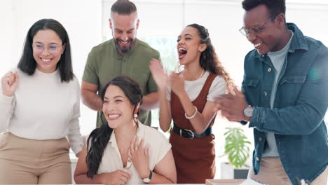 Ganador,-Aplausos-O-Mujer-Emocionada-Por-El-éxito