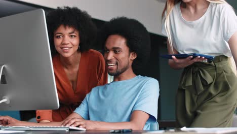 african coworker carefully listening to advice