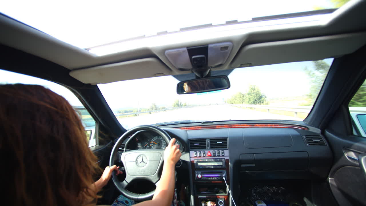 운전하는 여자 07