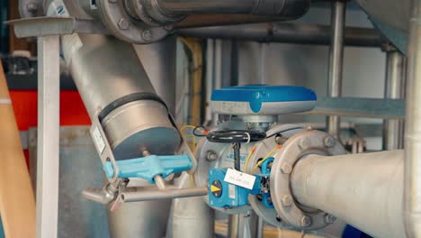nanómetros y válvula en una fábrica de tratamiento de agua, francia