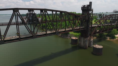 Puente-De-Unión-En-Little-Rock,-Arkansas,-EE.UU.---Toma-Aérea-De-Un-Dron