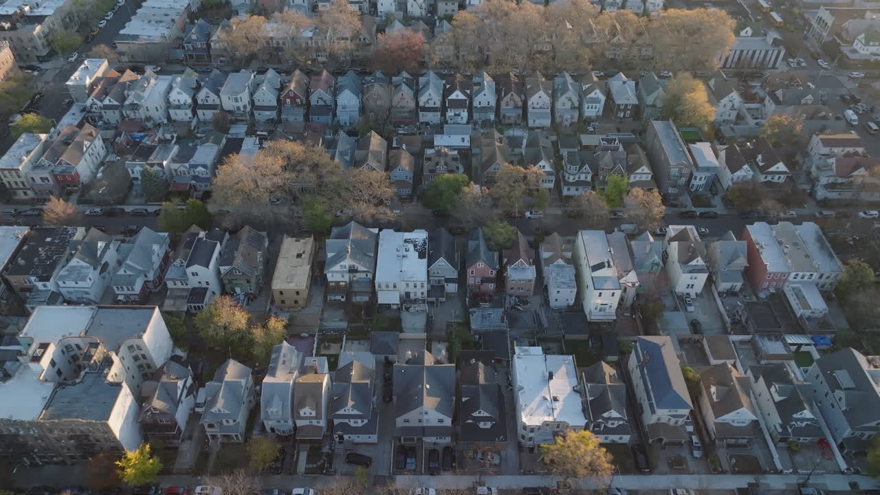 브루클린의 켄싱턴에 있는 집들의 공중 풍경, 뉴욕의 한 가을 아침에 찍은 사진.
