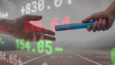 procesamiento de datos del mercado de valores contra el acercamiento de la mano pasando un bastón contra el campo deportivo