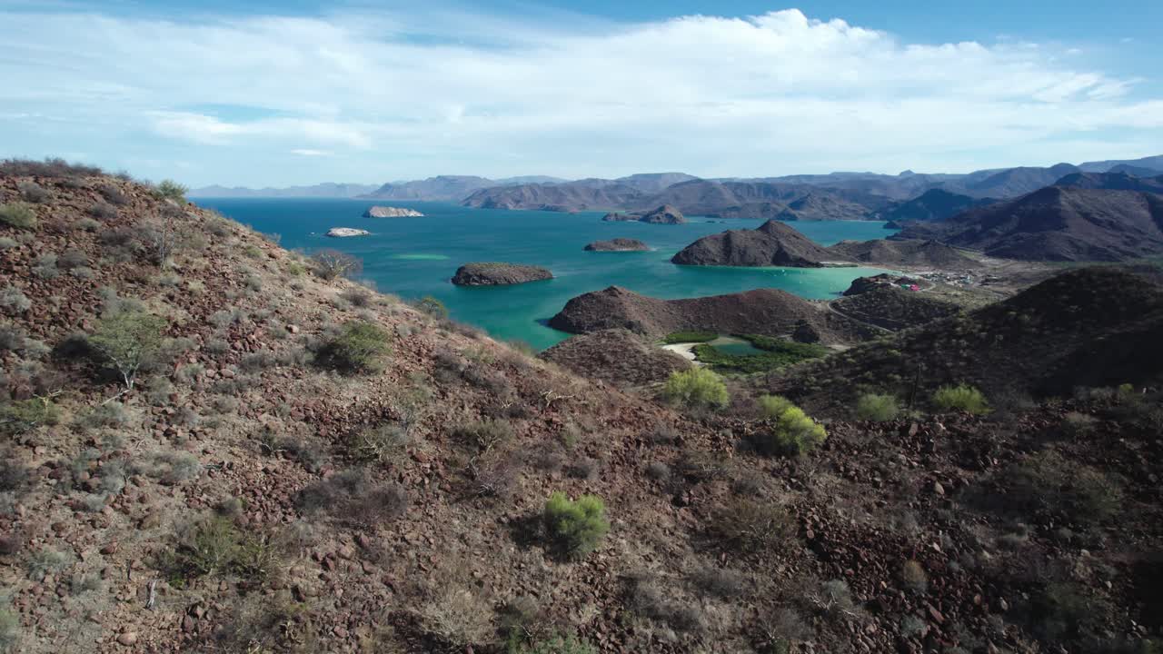бахиа-консепсион, баха-калифорния-сур, мексика - живописный вид на лазурные воды и островки - воздушный снимок с дрона