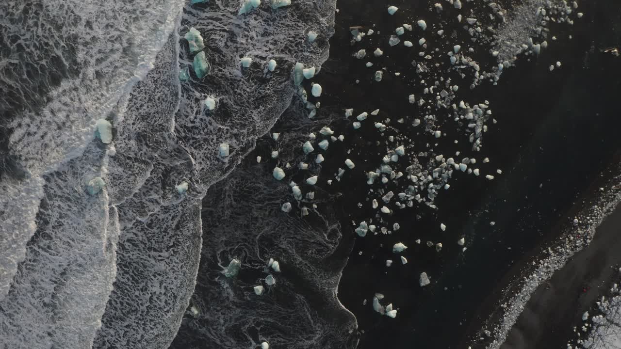 다이아몬드 비치-2에서 아이슬란드 해안을 위한 드론 샷