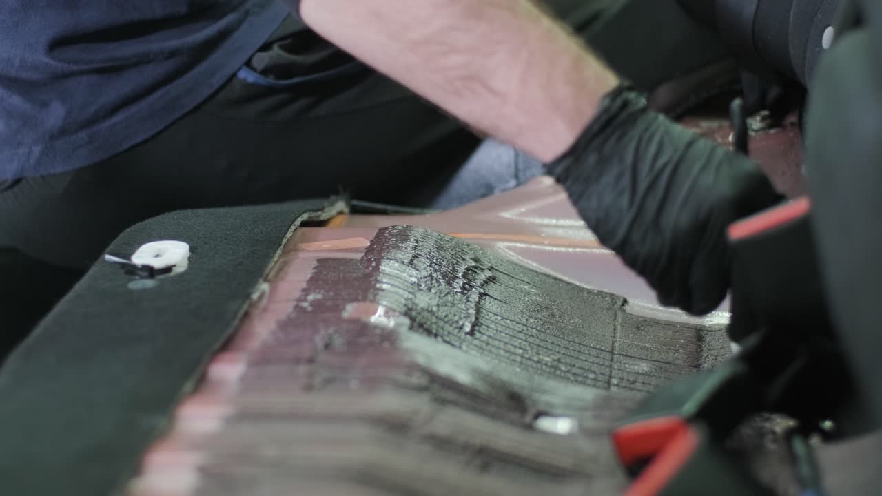 limpieza profesional de automóviles. lavado de sars. detalles interiores. limpieza en seco y detalles del interior de un automóvil. limpeza profunda de asientos. limpeza de espuma en el lavado de automóviles; limpieza del panel del automóvil del polvo. una aspiradora