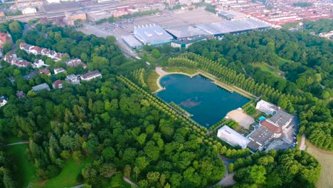 Stadtgemeinde-Bremen-Luftaufnahmen-Von-FPV-Drohnen.-Bremen-Ist-Ein-Wichtiger-Kultureller-Und-Wirtschaftlicher-Knotenpunkt-Im-Norden-Deutschlands.