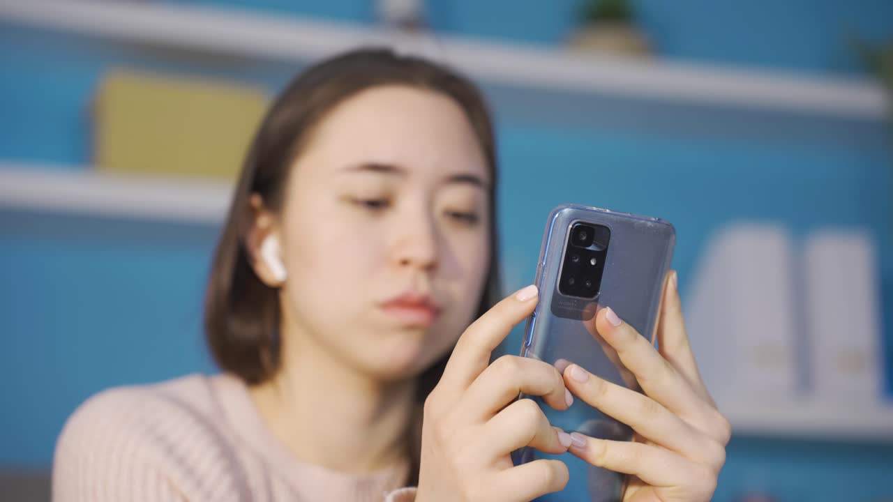 큰 소음에 의해 방해받고 있습니다.