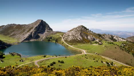 covadonga lake 00