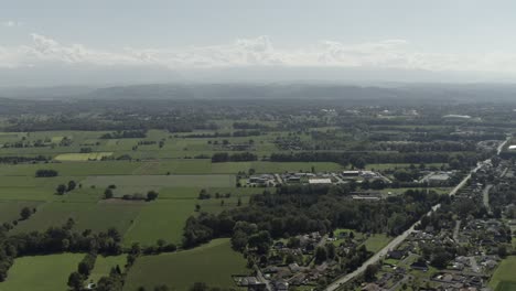 Landschaft-Der-Stadt-Lourdes,-Hautes-Pyrenäen-In-Frankreich