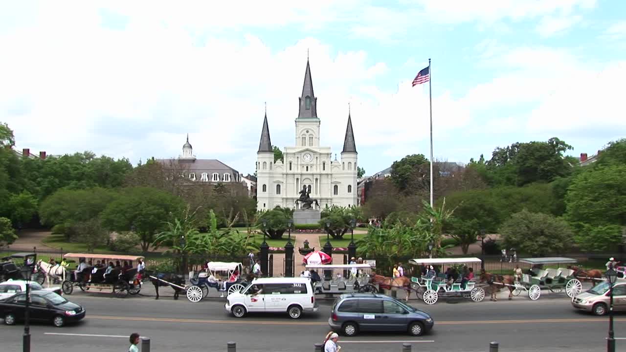 뉴올리언스 프렌치 쿼터 1에 있는 잭슨 광장의 롱샷 뷰