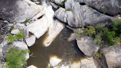 antena sobre poza para nadar en emerald creek falls