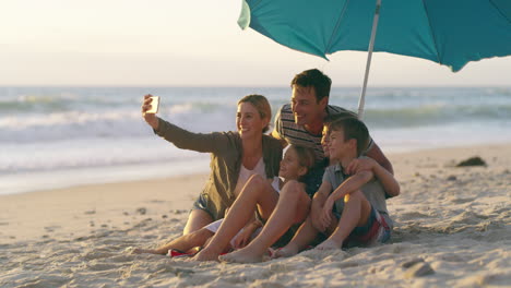 Siempre-Hay-Tiempo-Para-Una-Selfie-En-La-Playa