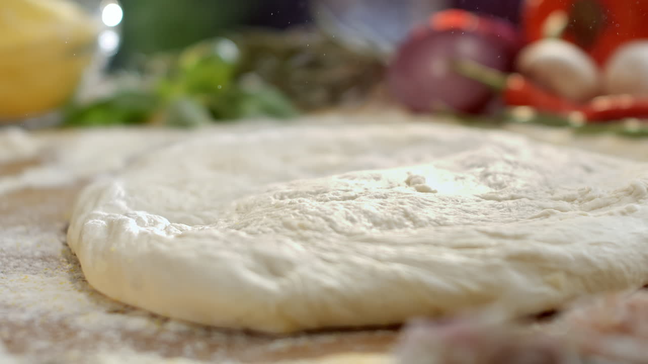 la preparación de la masa de la pizza