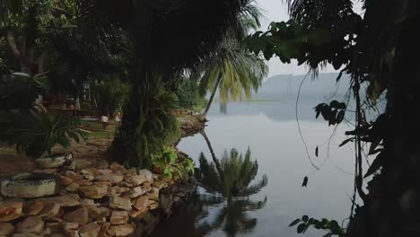 dolly drone tomó la vista frontal del complejo en akosombo atimpoku, región oriental