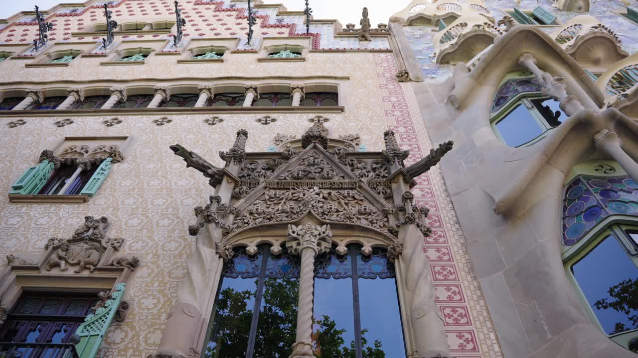 Zoom out Gaudi's Casa Amatller Window in Barcelona, Spain