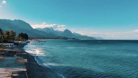 Drohnenansicht-Der-Stadt-Kemer-In-Antalya,-Ferienort-An-Der-Türkischen-Mittelmeerküste