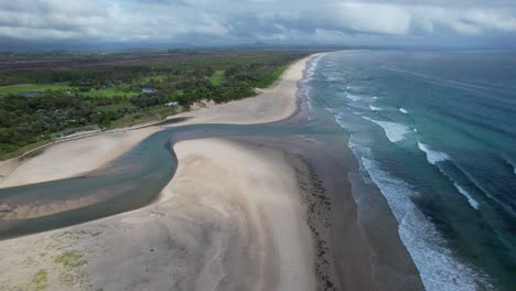 River-And-Belongil-Beach-In-Byron-Bay,-NSW,-Australia---Aerial-Drone-Shot